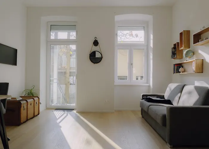 Charming Flat Priv Garden 15 Min To Center Bécs