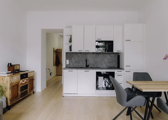 Apartman Charming Flat Priv Garden 15 Min To Center *